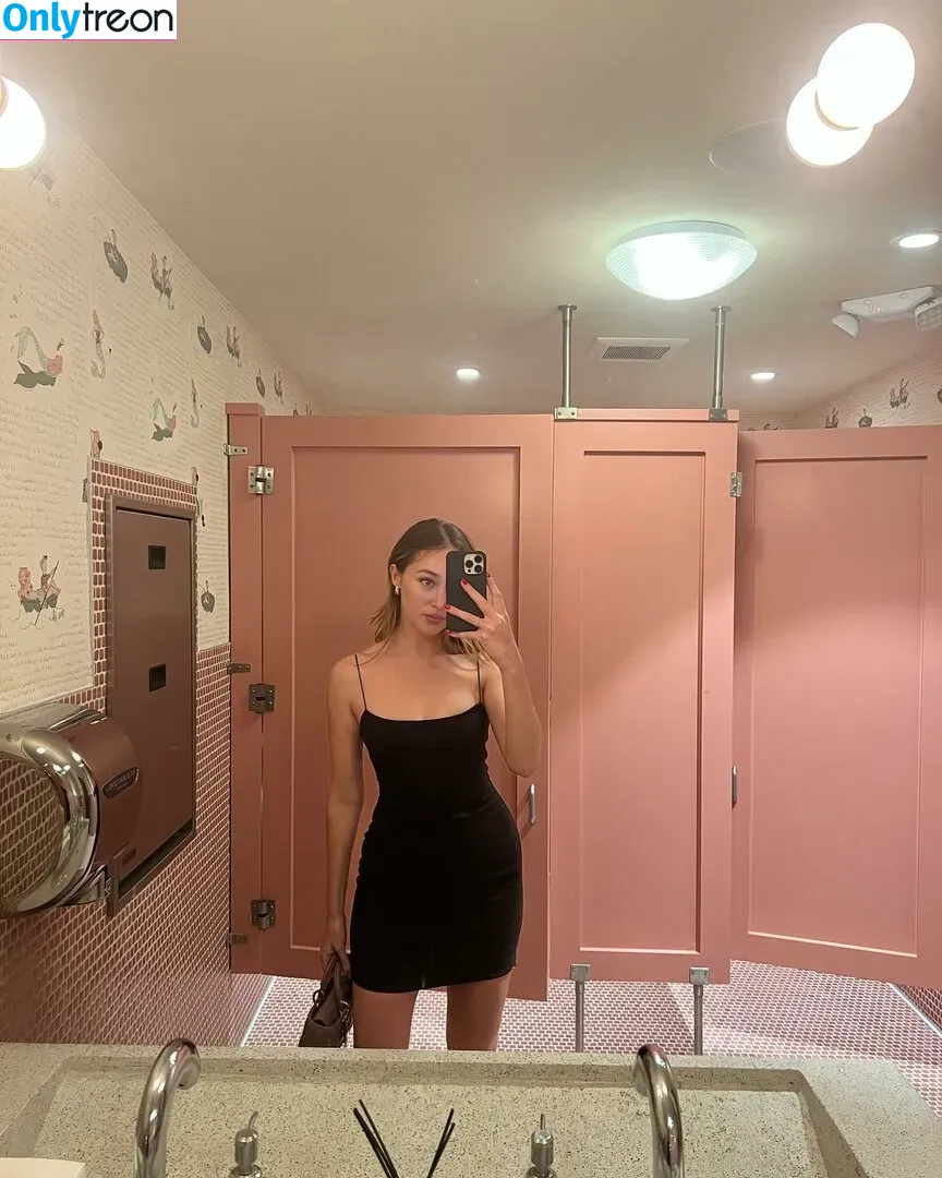 Alycia Debnam Carey nude photo #0326 (DebnamCarey / alyciajasmin)