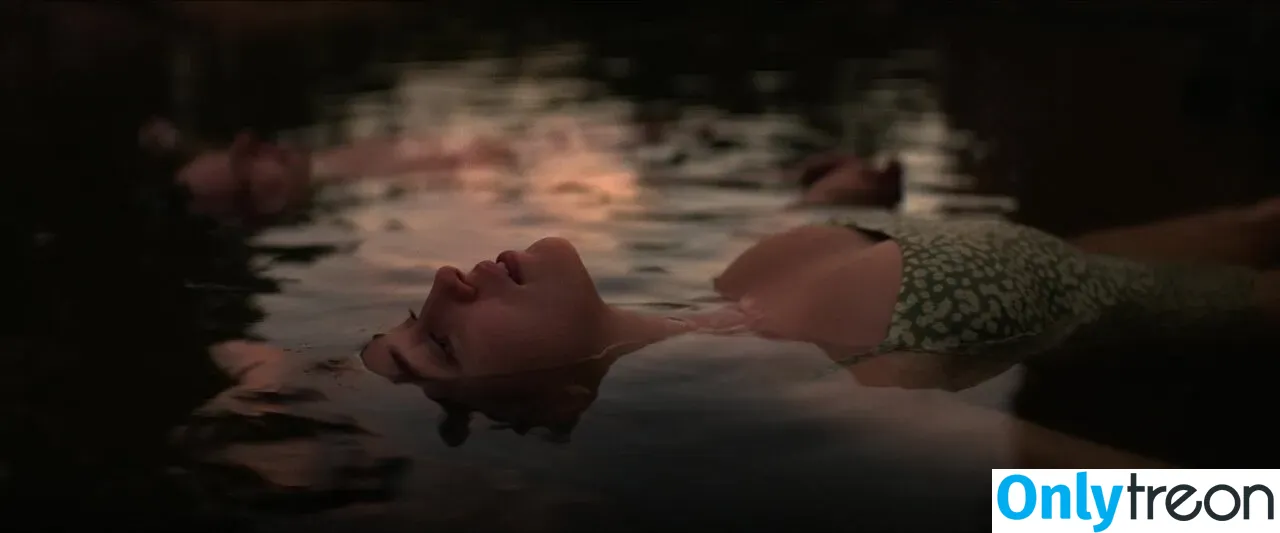 Alycia Debnam Carey nude photo #0368 (DebnamCarey / alyciajasmin)