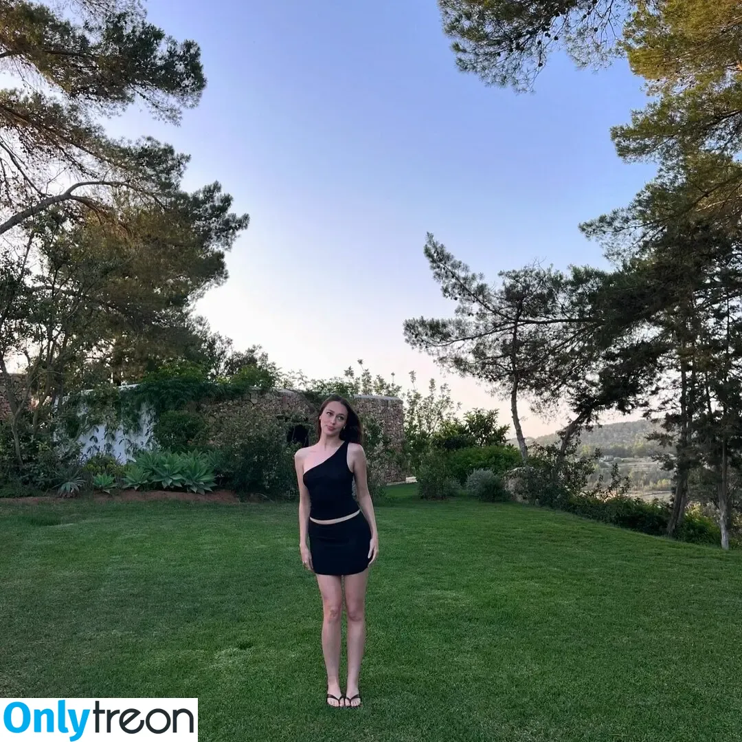 Alycia Debnam Carey nude photo #0714 (DebnamCarey / alyciajasmin)