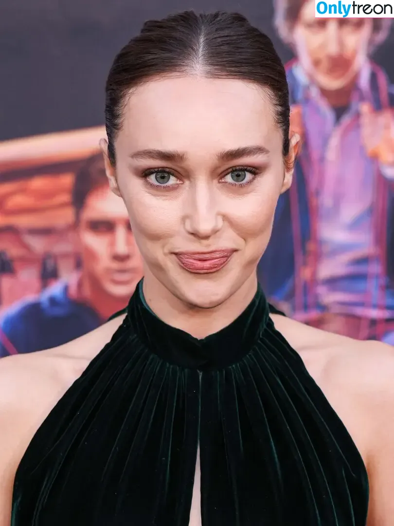 Alycia Debnam Carey nude photo #1032 (DebnamCarey / alyciajasmin)