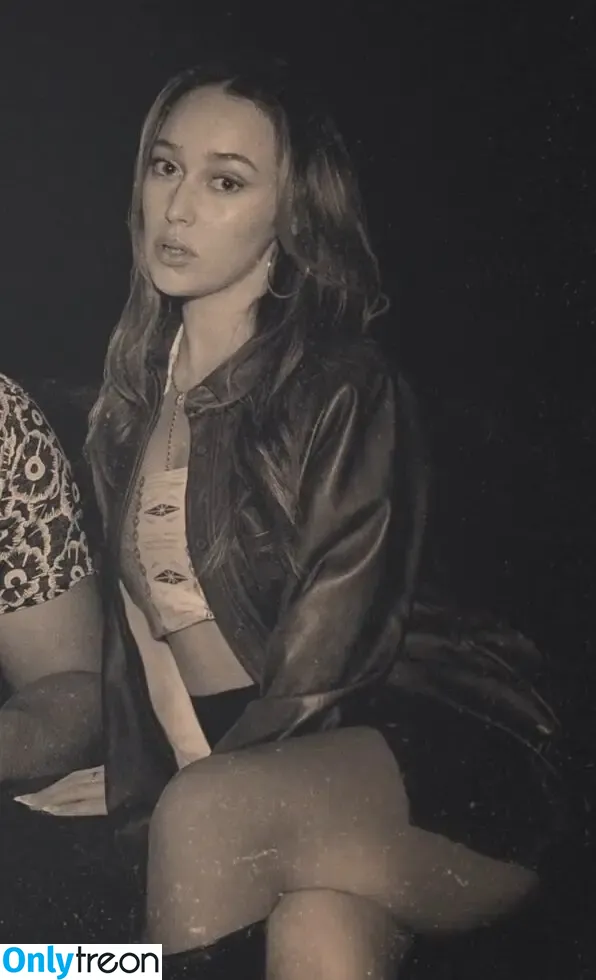 Alycia Debnam Carey nude photo #1077 (DebnamCarey / alyciajasmin)