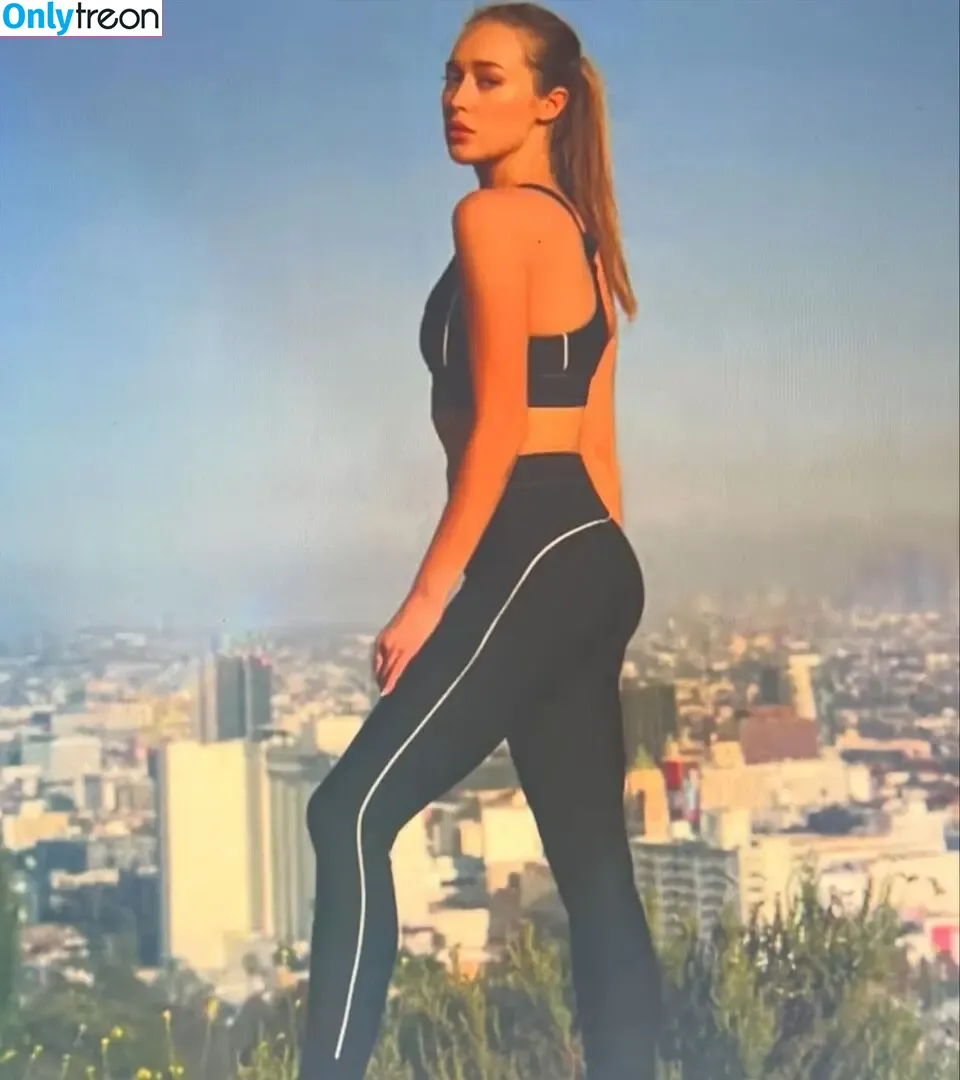 Alycia Debnam Carey nude photo #1087 (DebnamCarey / alyciajasmin)