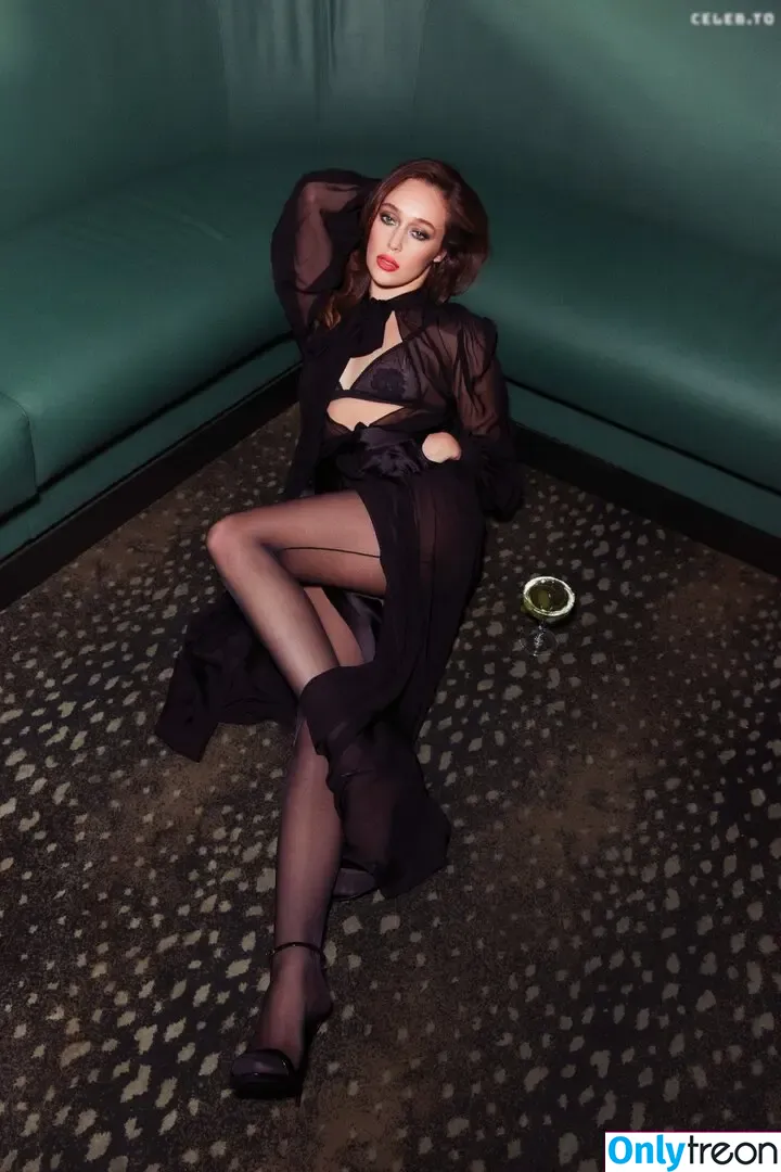 Alycia Debnam Carey nude photo #1099 (DebnamCarey / alyciajasmin)