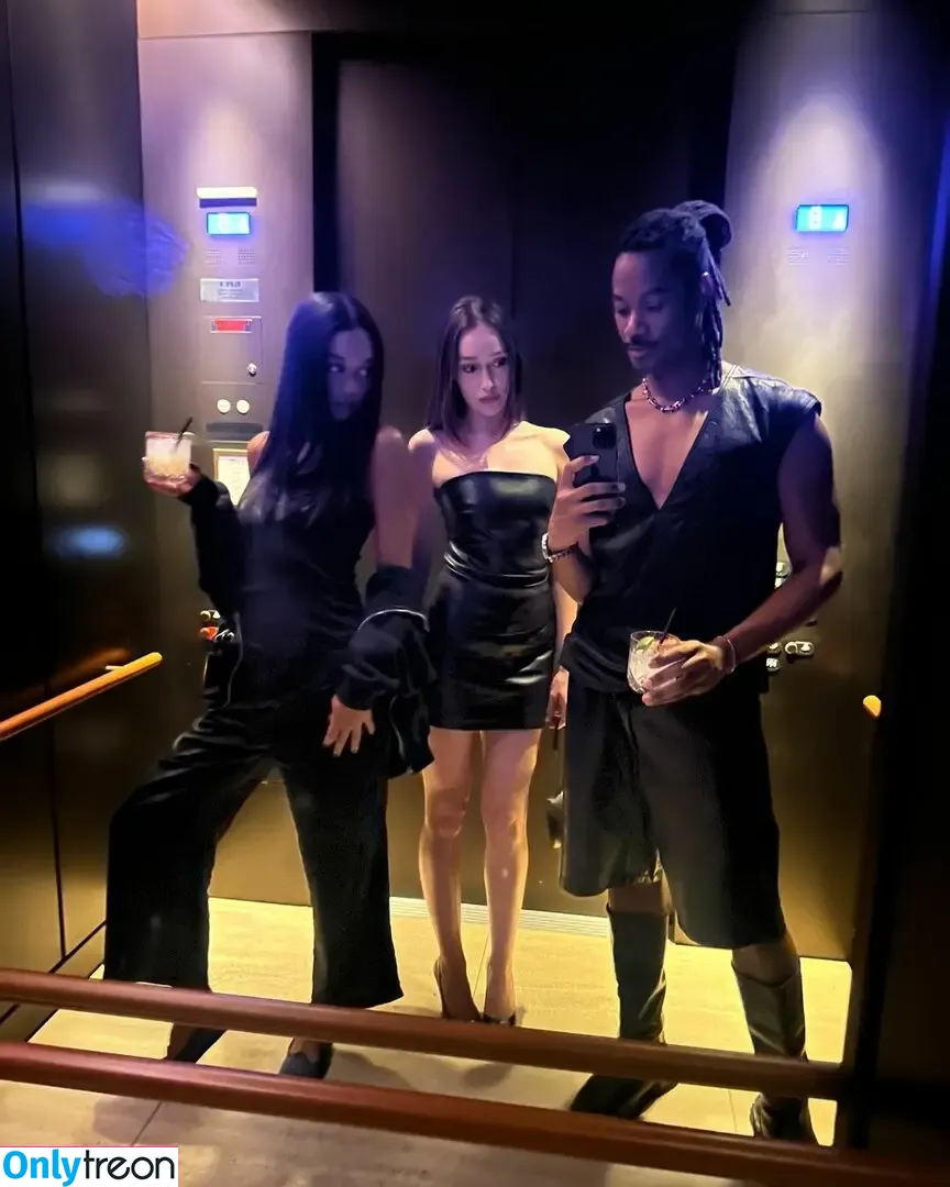Alycia Debnam Carey nude photo #1126 (DebnamCarey / alyciajasmin)