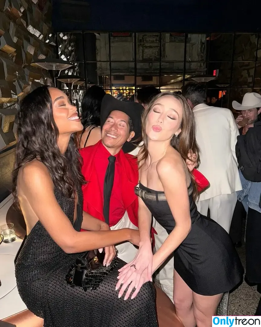 Alycia Debnam Carey nude photo #1151 (DebnamCarey / alyciajasmin)