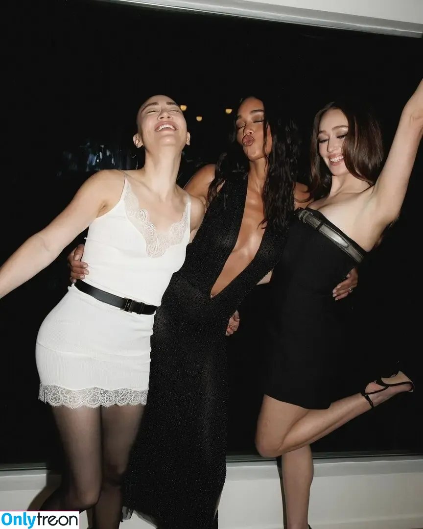 Alycia Debnam Carey nude photo #1152 (DebnamCarey / alyciajasmin)