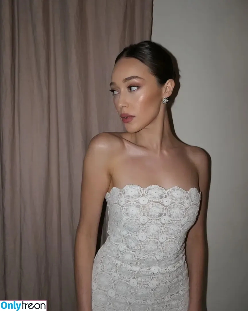 Alycia Debnam Carey nude photo #1286 (DebnamCarey / alyciajasmin)