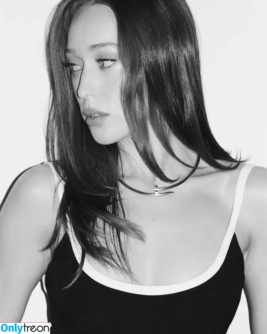 Alycia Debnam Carey nude photo #1444 (DebnamCarey / alyciajasmin)