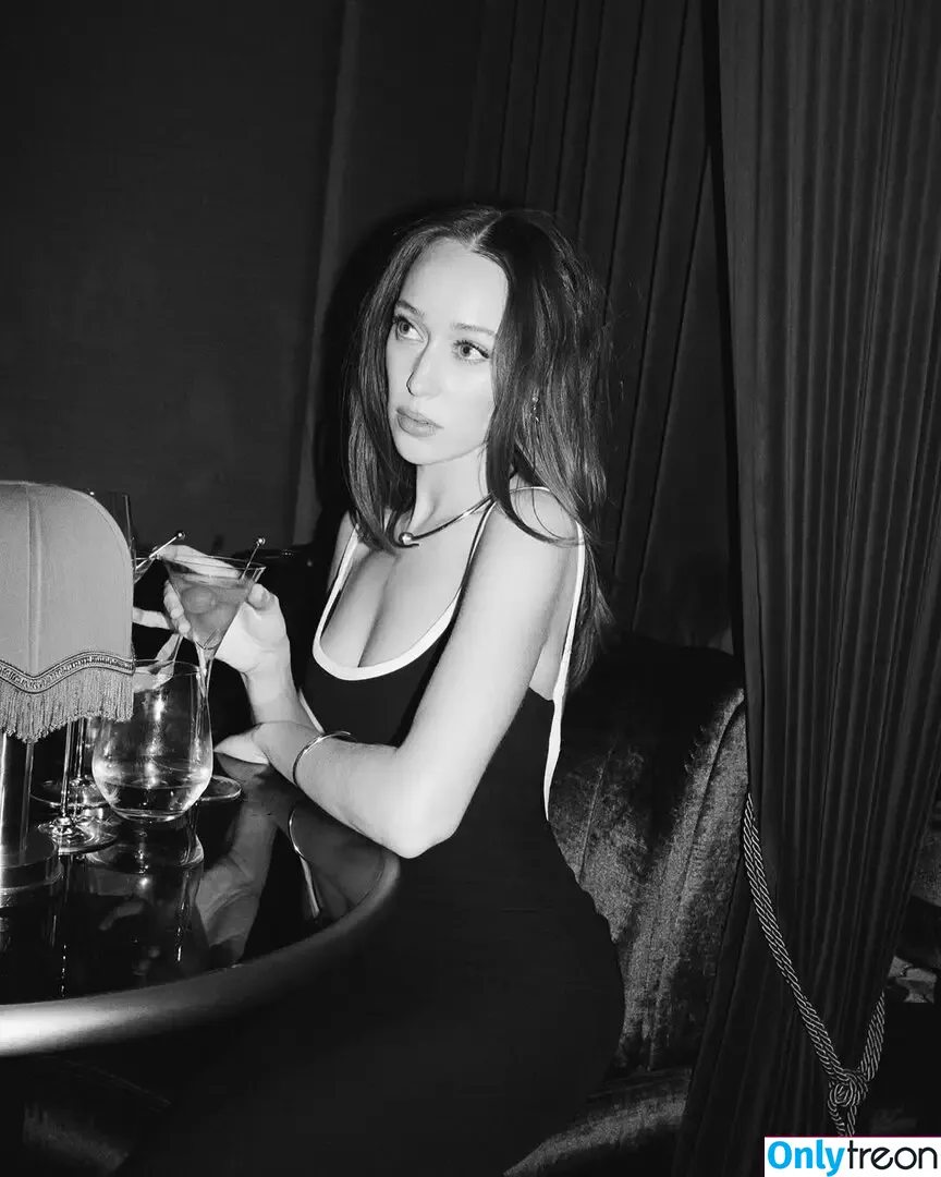 Alycia Debnam Carey nude photo #1446 (DebnamCarey / alyciajasmin)