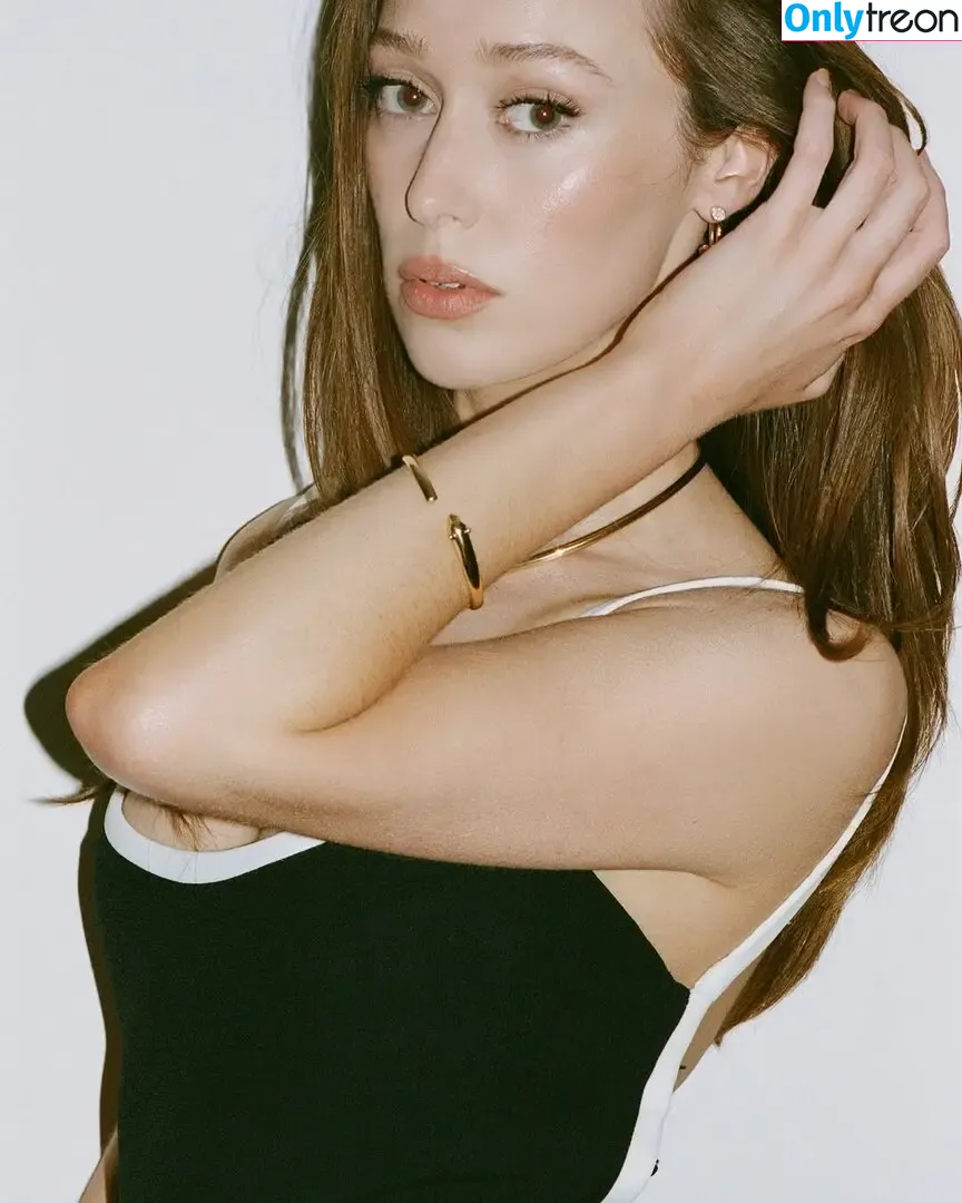 Alycia Debnam Carey nude photo #1447 (DebnamCarey / alyciajasmin)