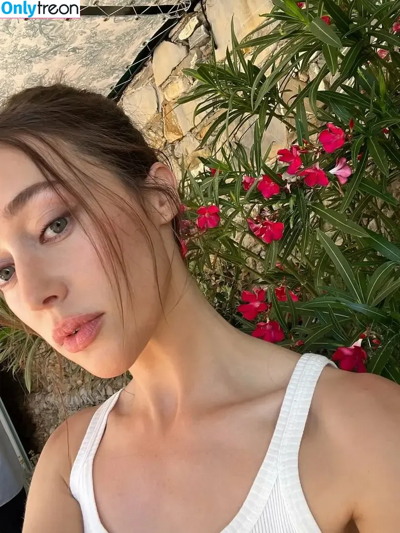 Alycia Debnam Carey nude photo #1480 (DebnamCarey / alyciajasmin)