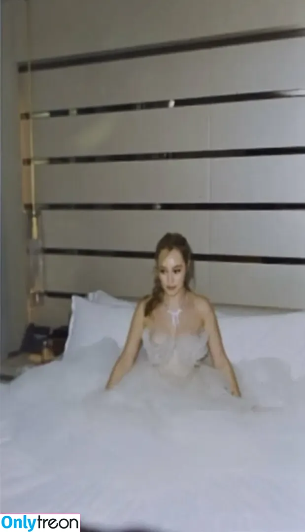Alycia Debnam Carey nude photo #1494 (DebnamCarey / alyciajasmin)