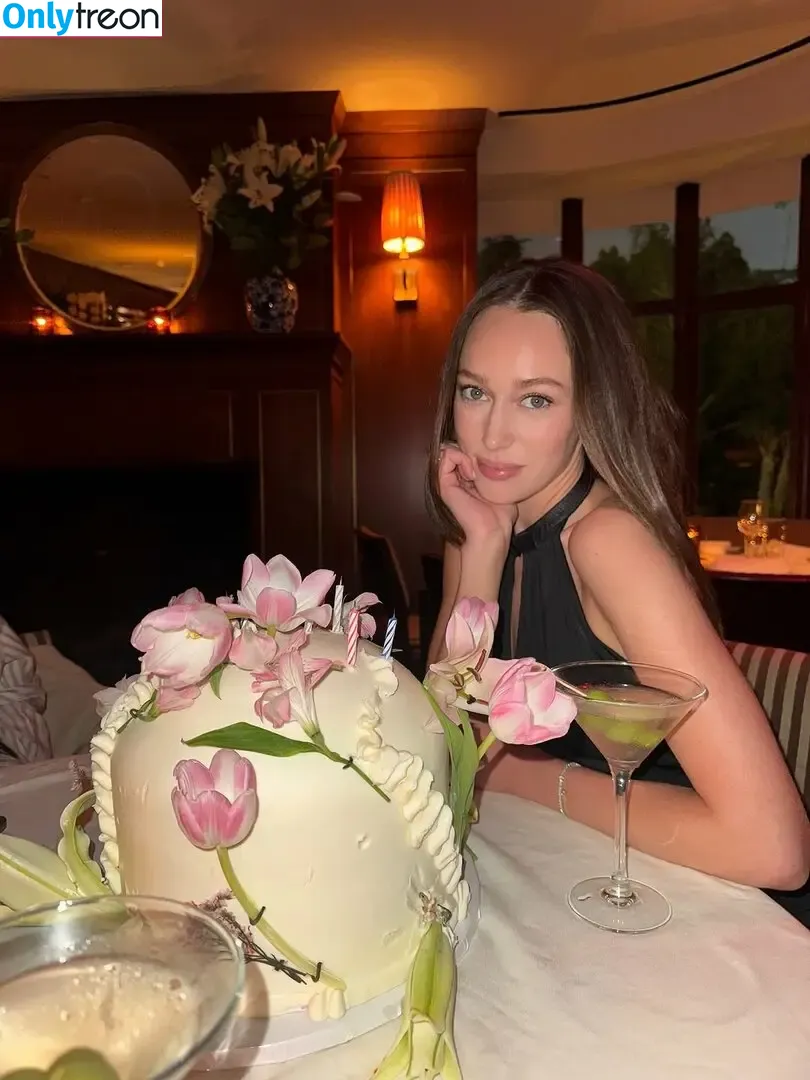 Alycia Debnam Carey nude photo #1504 (DebnamCarey / alyciajasmin)
