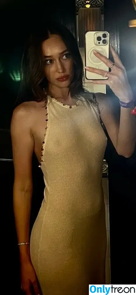 Alycia Debnam Carey nude photo #1519 (DebnamCarey / alyciajasmin)