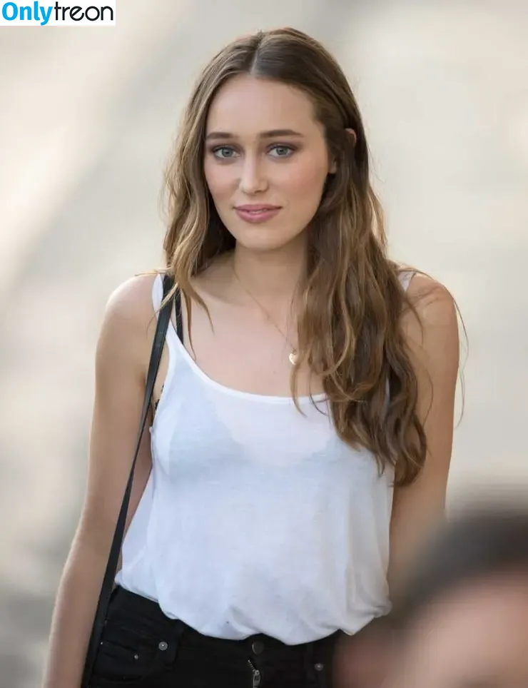 Alycia Debnam Carey nude photo #1538 (DebnamCarey / alyciajasmin)