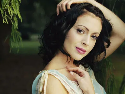 Alyssa Milano / alyssa_milano / milano_Alyssa nude photo #0249