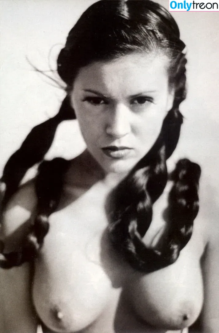 Alyssa Milano nude photo #0095 (alyssa_milano / milano_Alyssa)