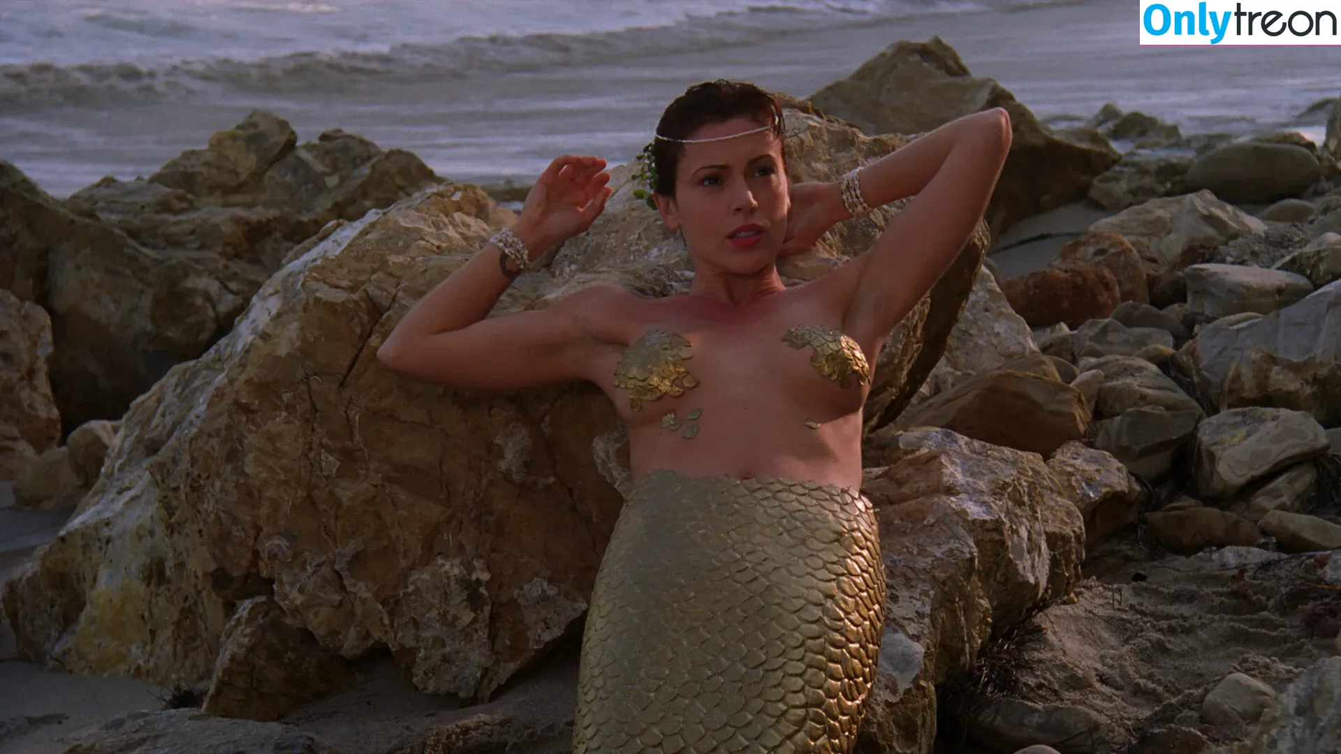 Alyssa Milano nude photo #0159 (alyssa_milano / milano_Alyssa)