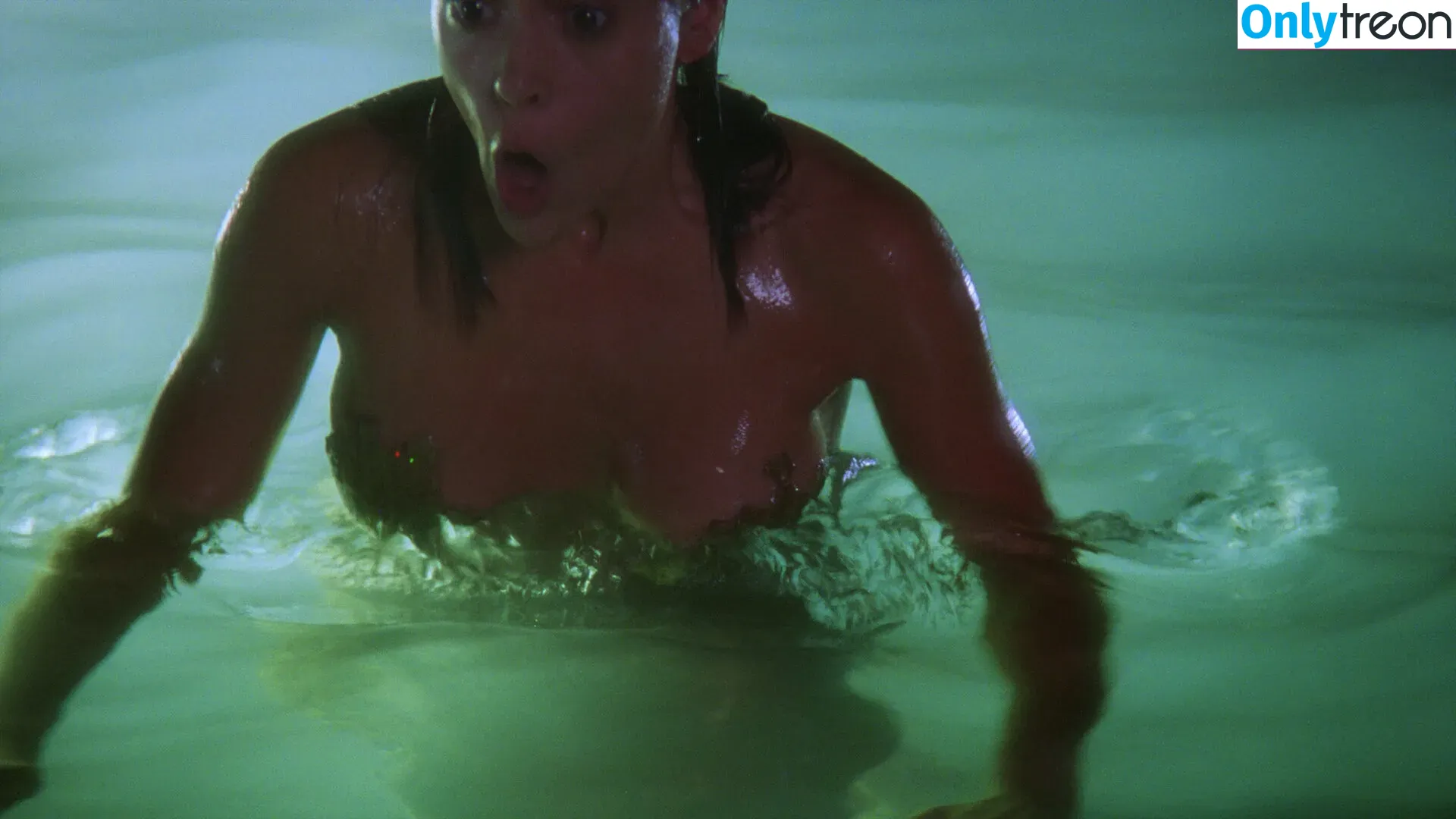 Alyssa Milano nude photo #0167 (alyssa_milano / milano_Alyssa)