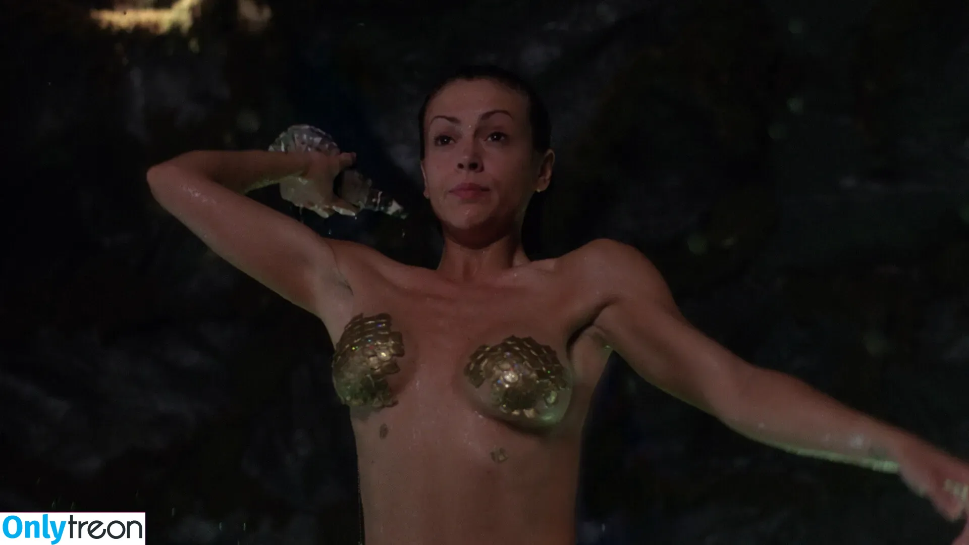 Alyssa Milano nude photo #0169 (alyssa_milano / milano_Alyssa)
