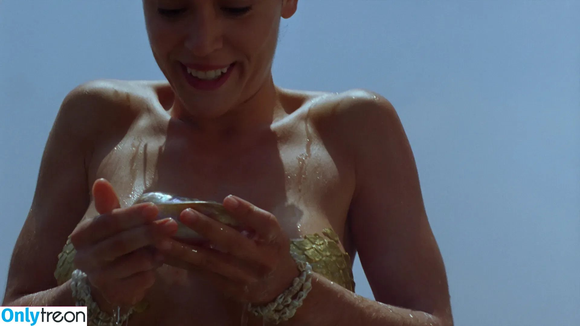 Alyssa Milano nude photo #0171 (alyssa_milano / milano_Alyssa)