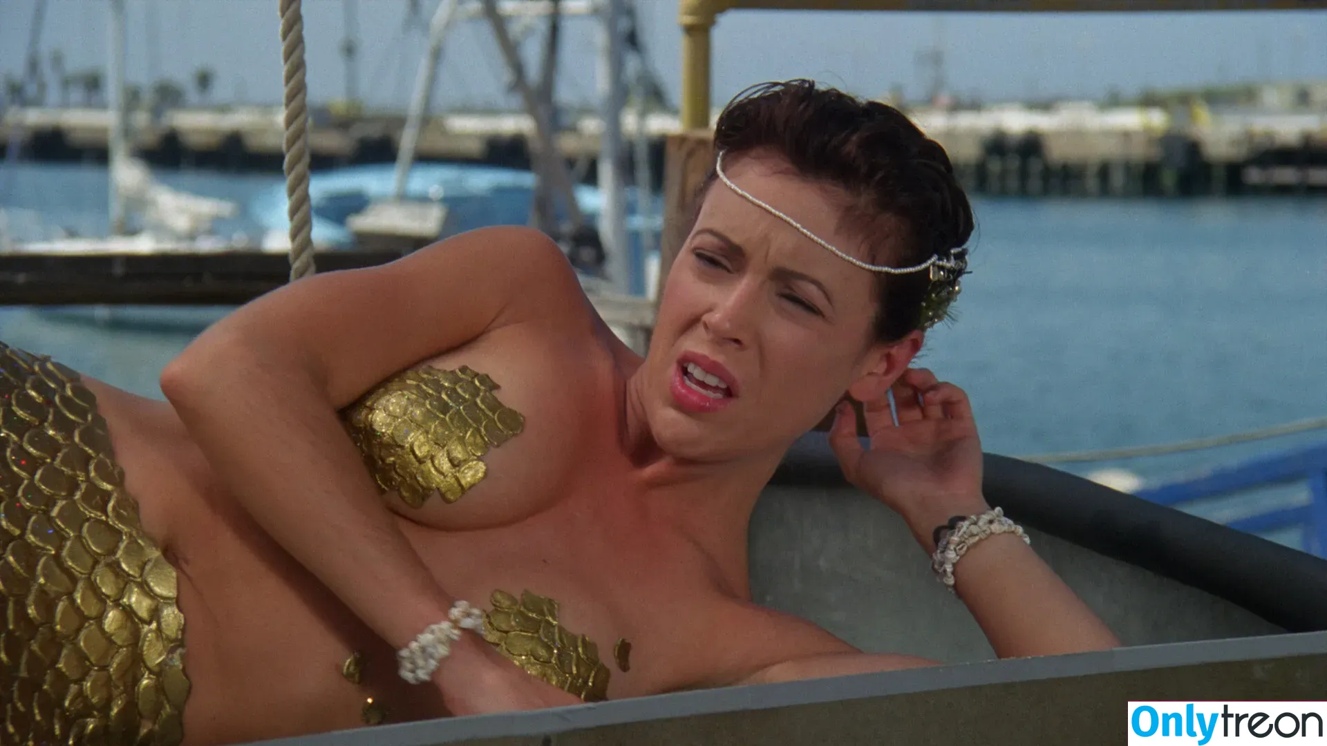 Alyssa Milano nude photo #0186 (alyssa_milano / milano_Alyssa)