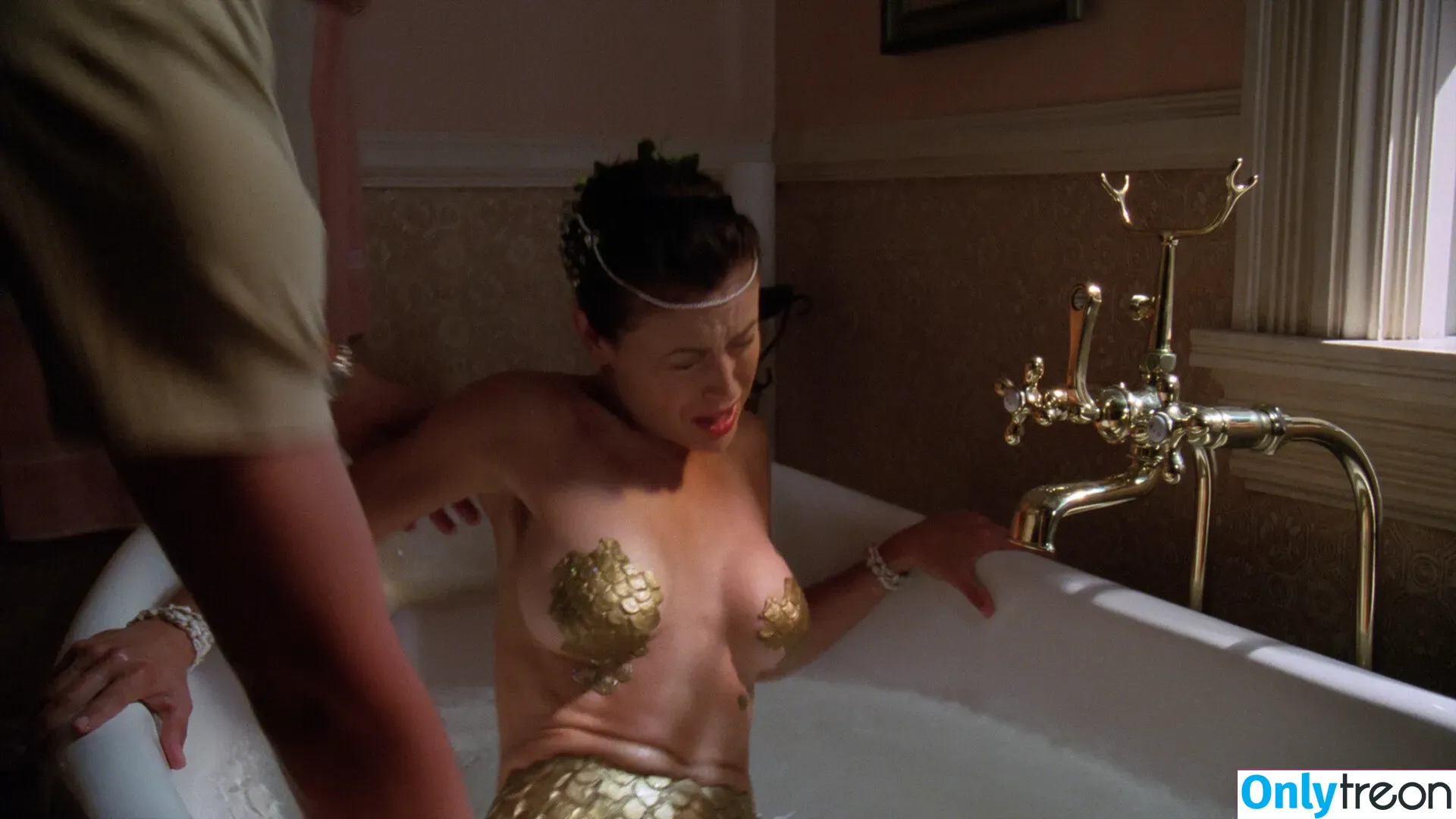 Alyssa Milano nude photo #0196 (alyssa_milano / milano_Alyssa)
