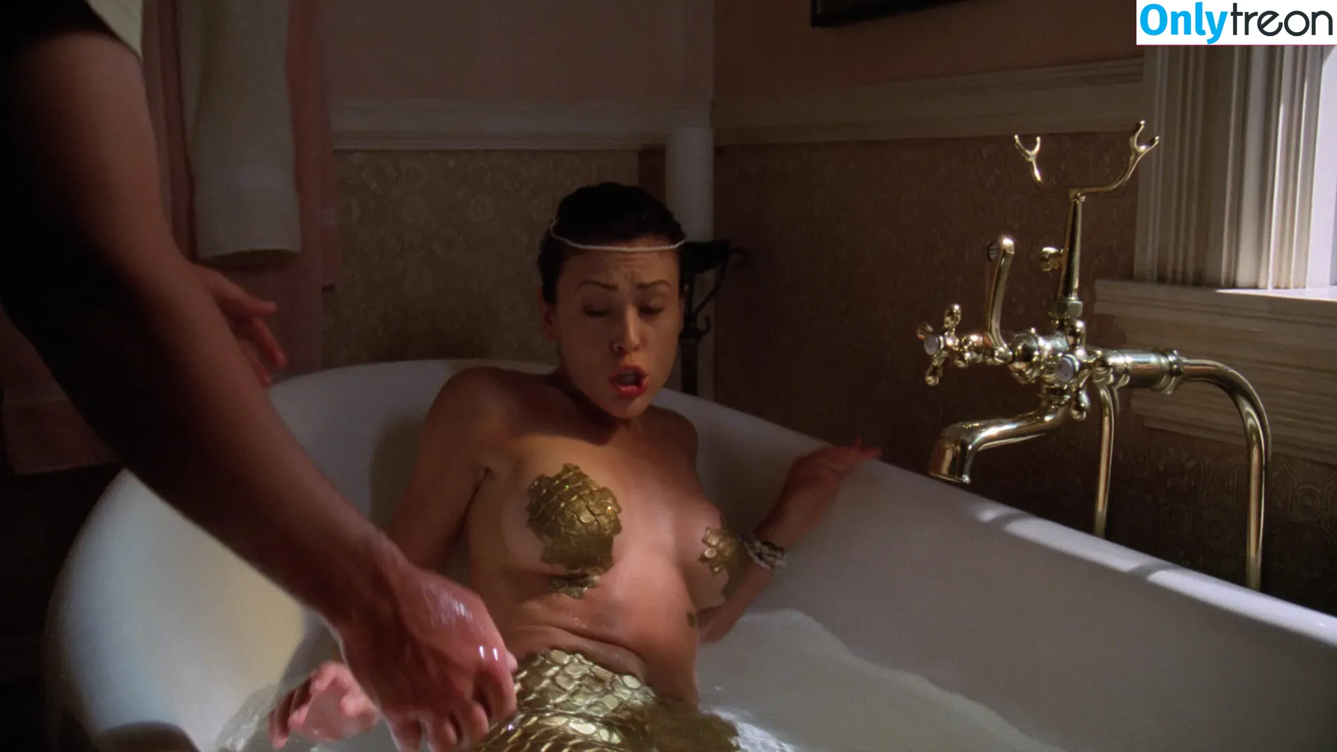 Alyssa Milano nude photo #0197 (alyssa_milano / milano_Alyssa)