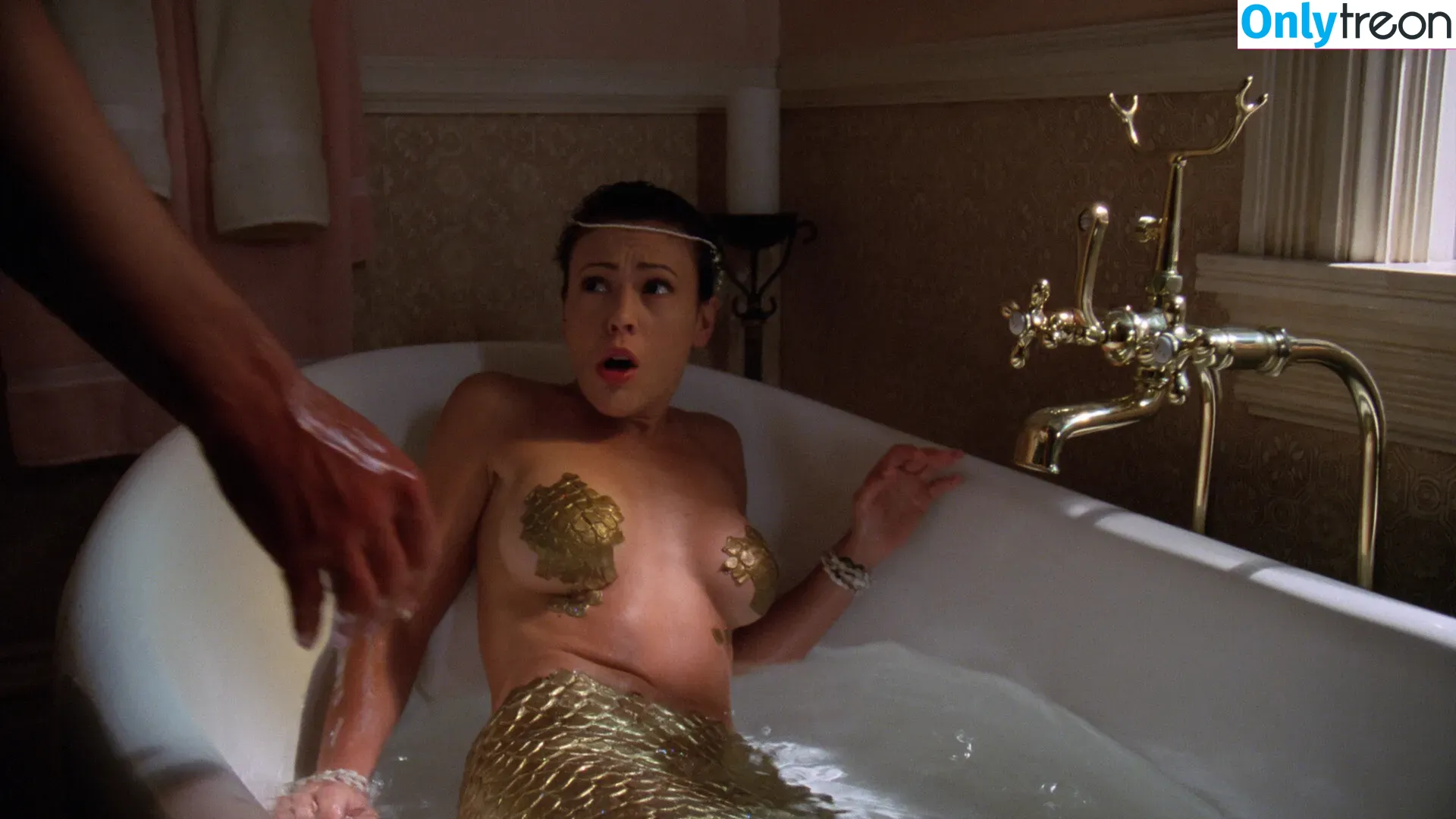 Alyssa Milano nude photo #0198 (alyssa_milano / milano_Alyssa)