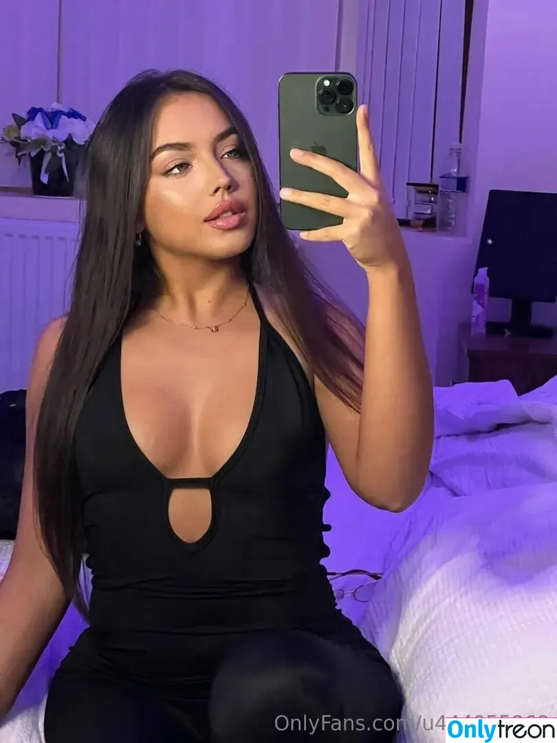 alyssabankss nude photo #0053 (alyssabankss)