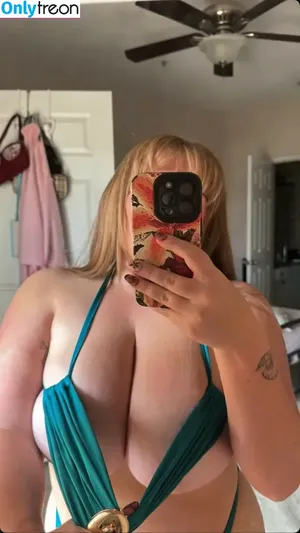 Alyssaholmes6969 / alyssa._.holmes nude photo #0155