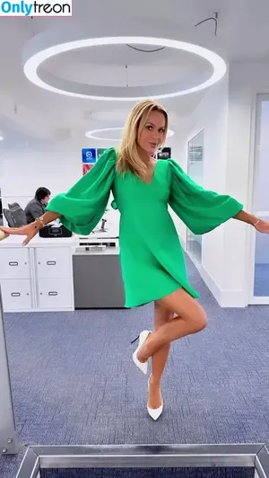 Amanda Holden / amanda_holden / noholdenback nude photo #1529