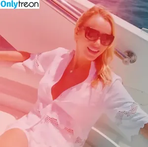 Amanda Holden / amanda_holden / noholdenback nude photo #1692