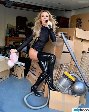 Amanda Holden / amanda_holden / noholdenback nude photo #1704