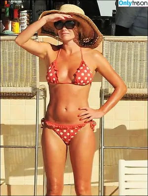 Amanda Holden / amanda_holden / noholdenback nude photo #1741