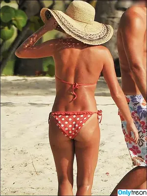 Amanda Holden / amanda_holden / noholdenback nude photo #1742