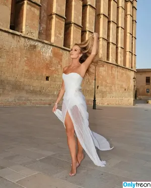 Amanda Holden / amanda_holden / noholdenback nude photo #1878