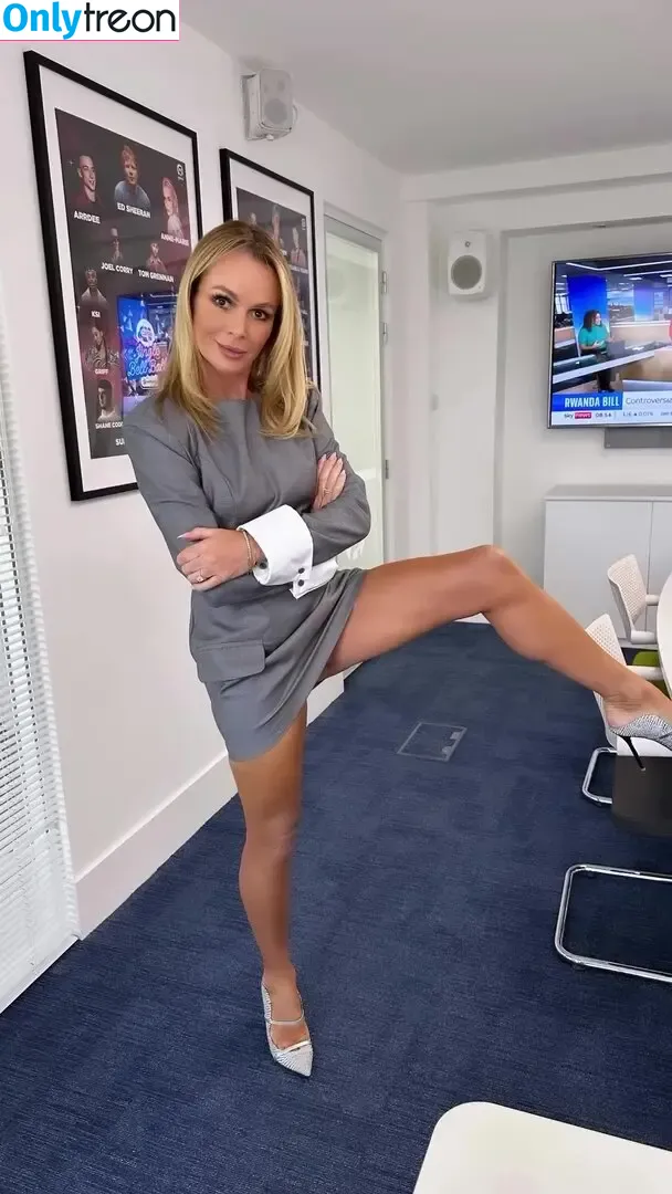Amanda Holden nude photo #1388 (amanda_holden / noholdenback)