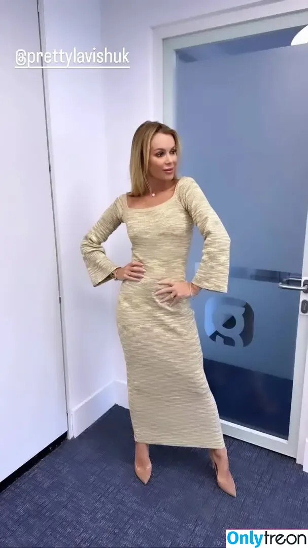 Amanda Holden nude photo #1409 (amanda_holden / noholdenback)