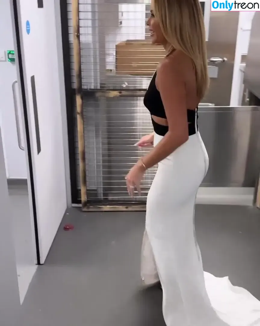 Amanda Holden nude photo #1430 (amanda_holden / noholdenback)