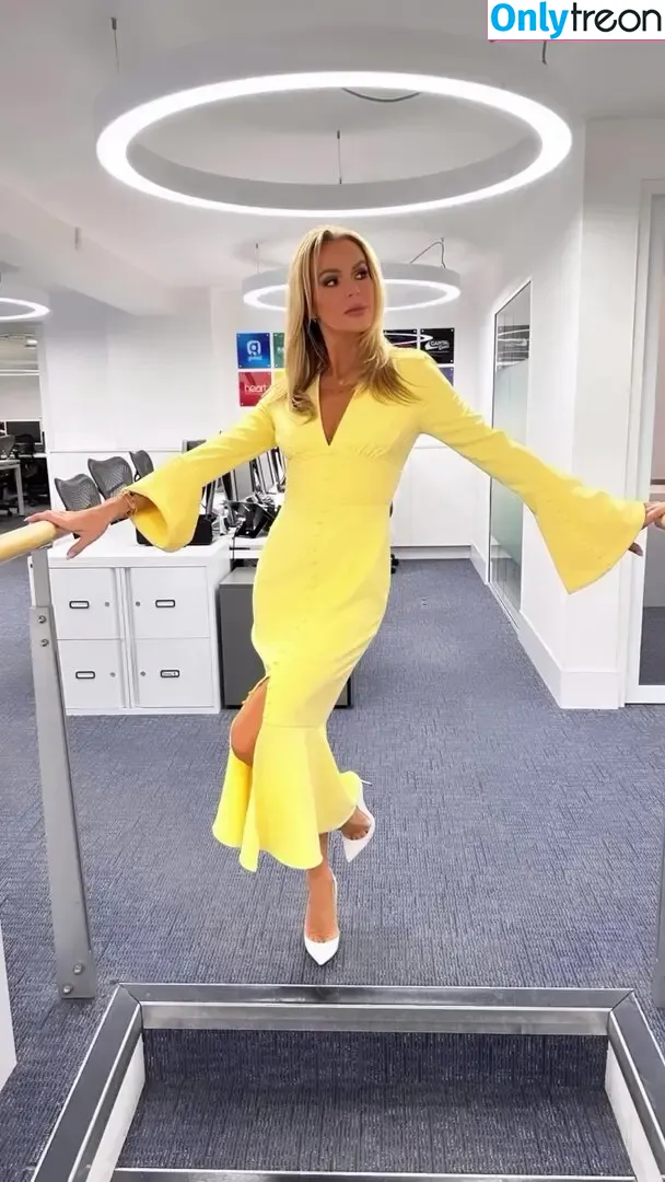 Amanda Holden nude photo #1480 (amanda_holden / noholdenback)