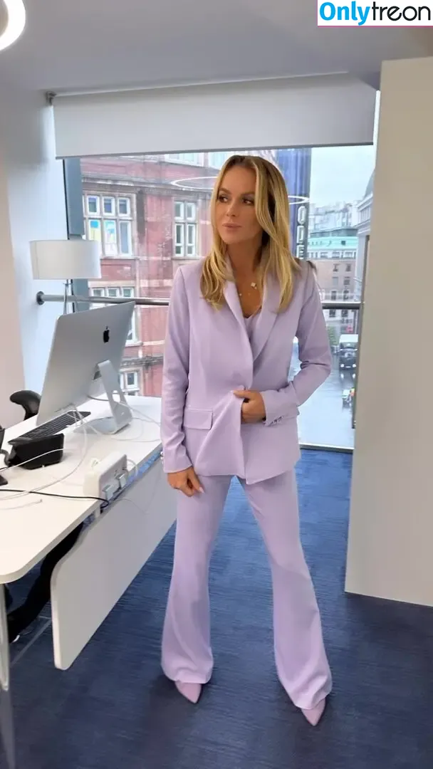 Amanda Holden nude photo #1484 (amanda_holden / noholdenback)