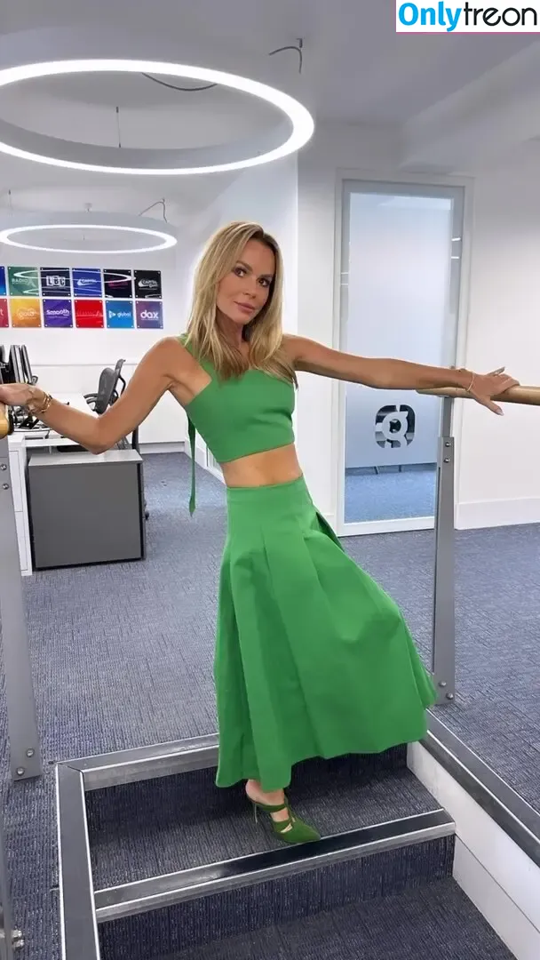 Amanda Holden nude photo #1489 (amanda_holden / noholdenback)