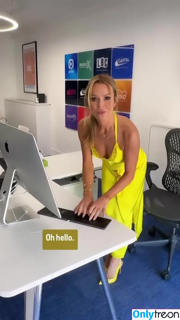 Amanda Holden nude photo #1494 (amanda_holden / noholdenback)