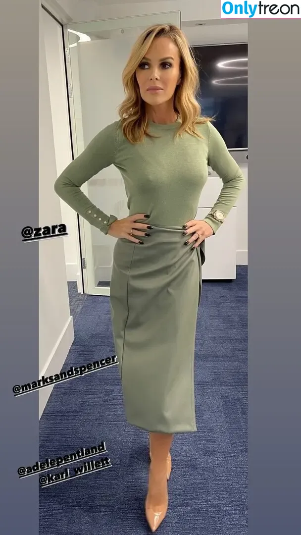 Amanda Holden nude photo #1524 (amanda_holden / noholdenback)