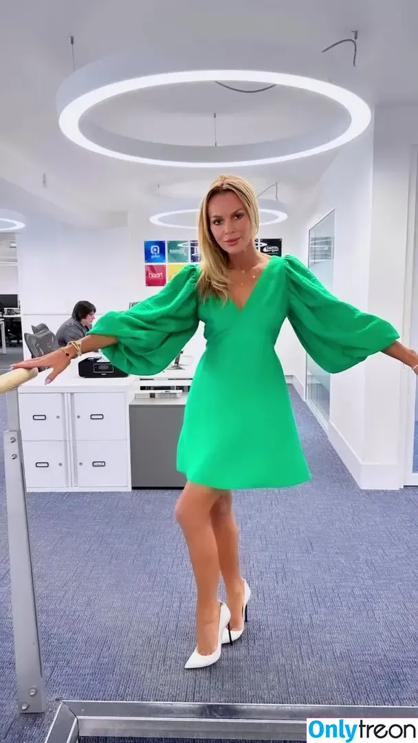 Amanda Holden nude photo #1528 (amanda_holden / noholdenback)