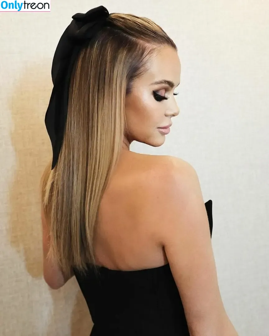 Amanda Holden nude photo #1577 (amanda_holden / noholdenback)