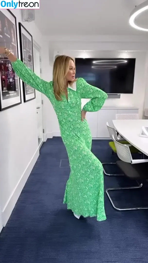 Amanda Holden nude photo #1580 (amanda_holden / noholdenback)