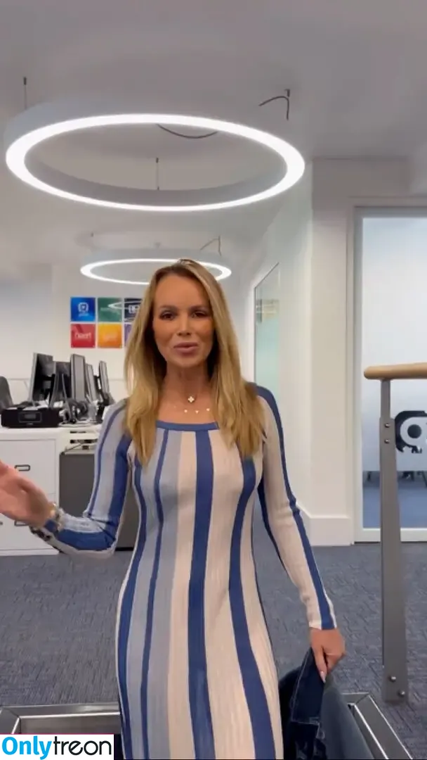 Amanda Holden nude photo #1608 (amanda_holden / noholdenback)