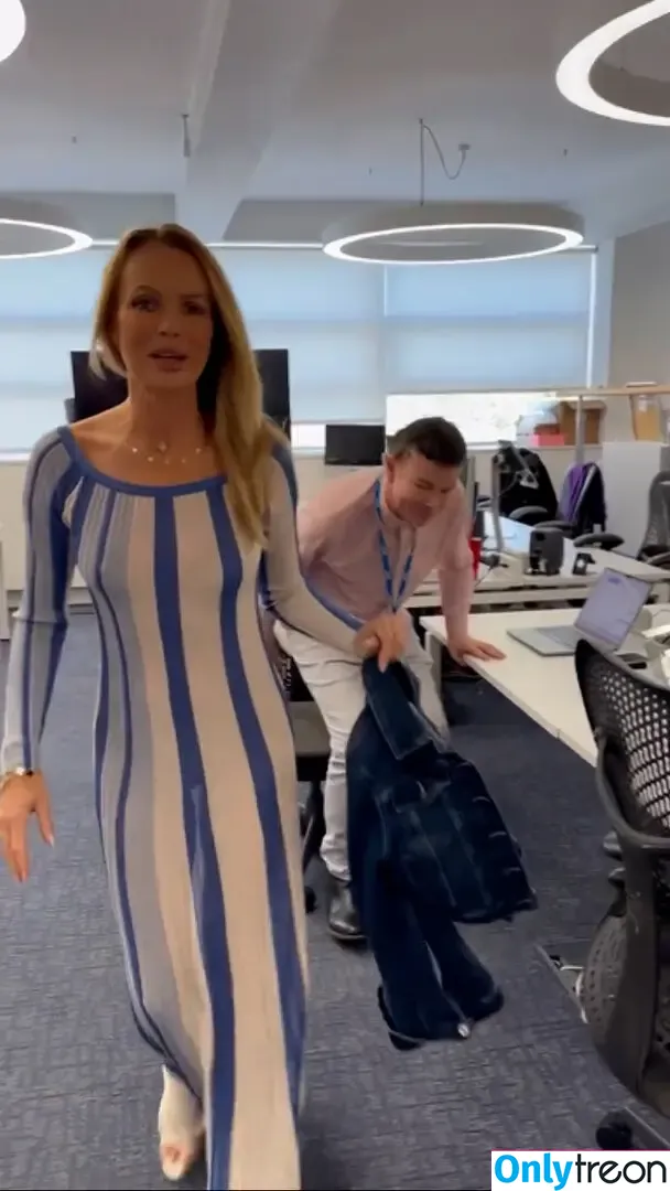 Amanda Holden nude photo #1612 (amanda_holden / noholdenback)